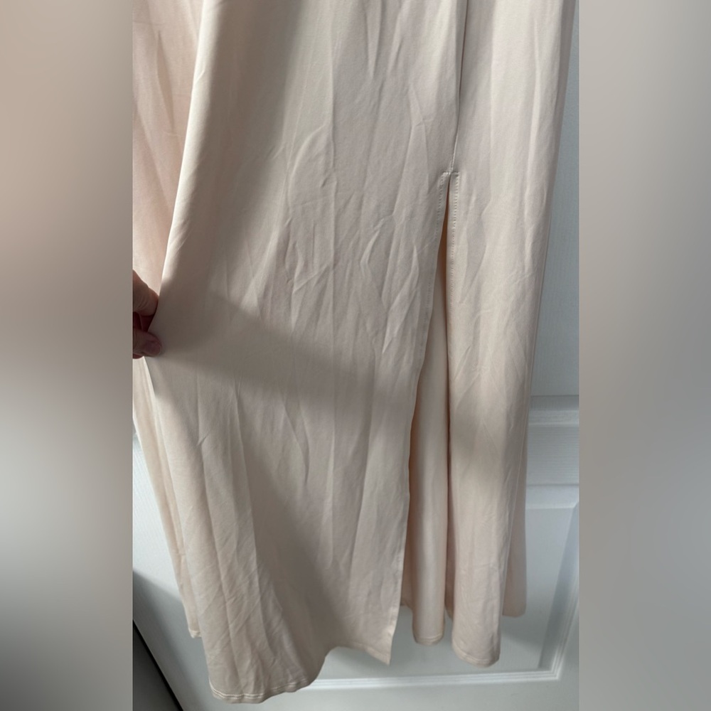 Elegant Cream Long Sleeve Stretchy Maxi Dress with a Slit - Picture 7 of 12